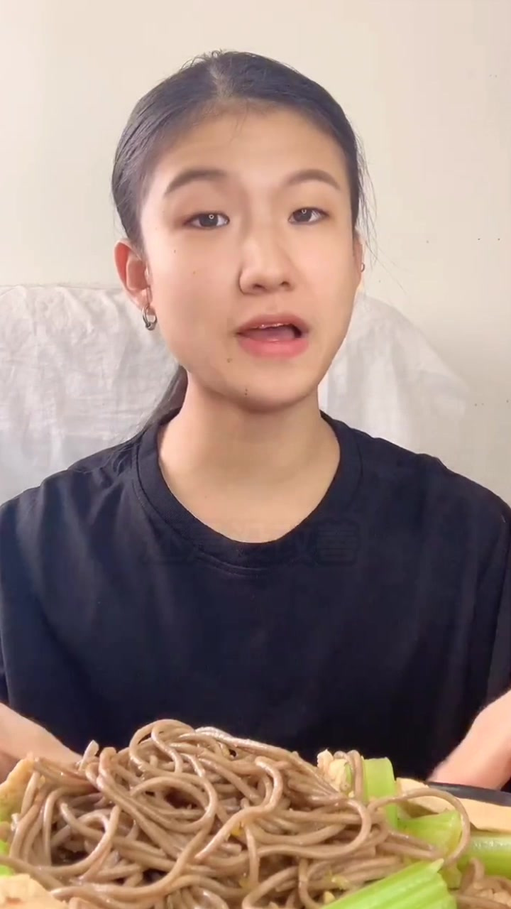 晚上睡前很饿该吃还是不吃