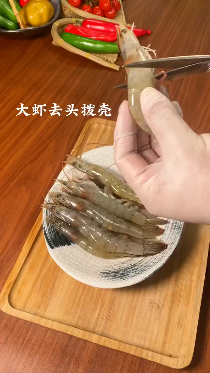 西兰花炒虾这道菜老少皆宜做法也很简单