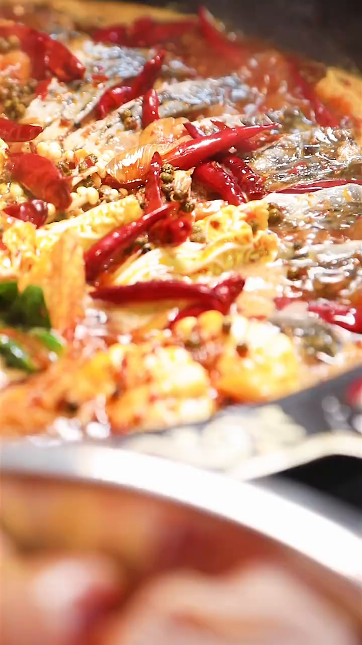 三斤多的黄河口大鲤鱼,用火锅涮着吃