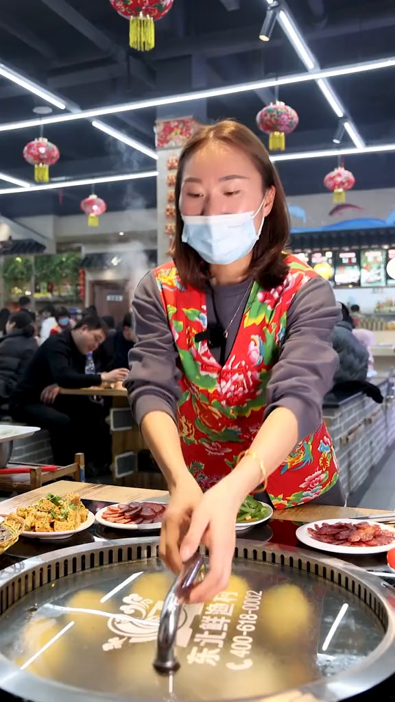 东北风情铁锅炖大鹅