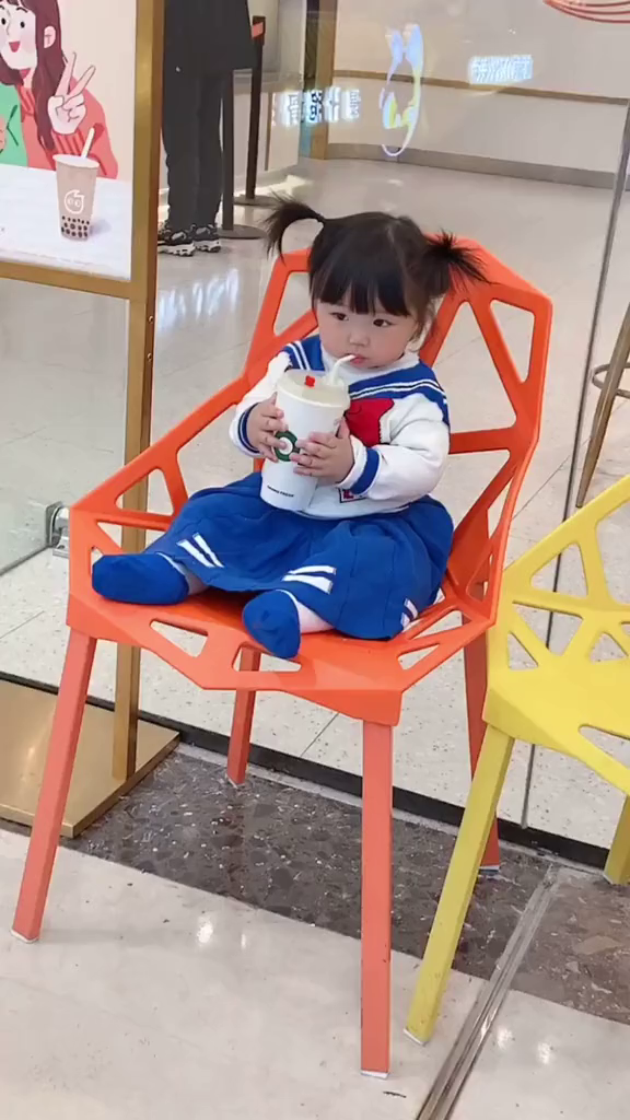 女生都爱喝奶茶,男生都爱喝鲜榨～
