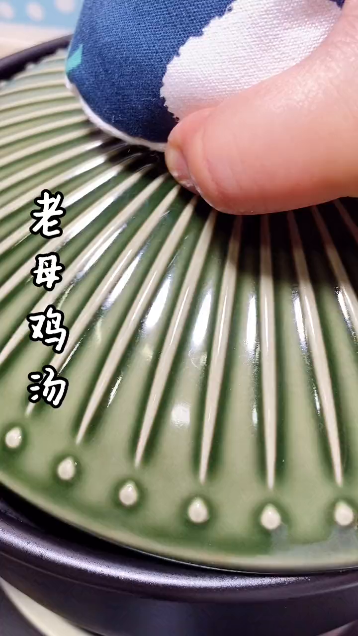 天气转凉了,炖个老母鸡汤,汤鲜味美家常菜