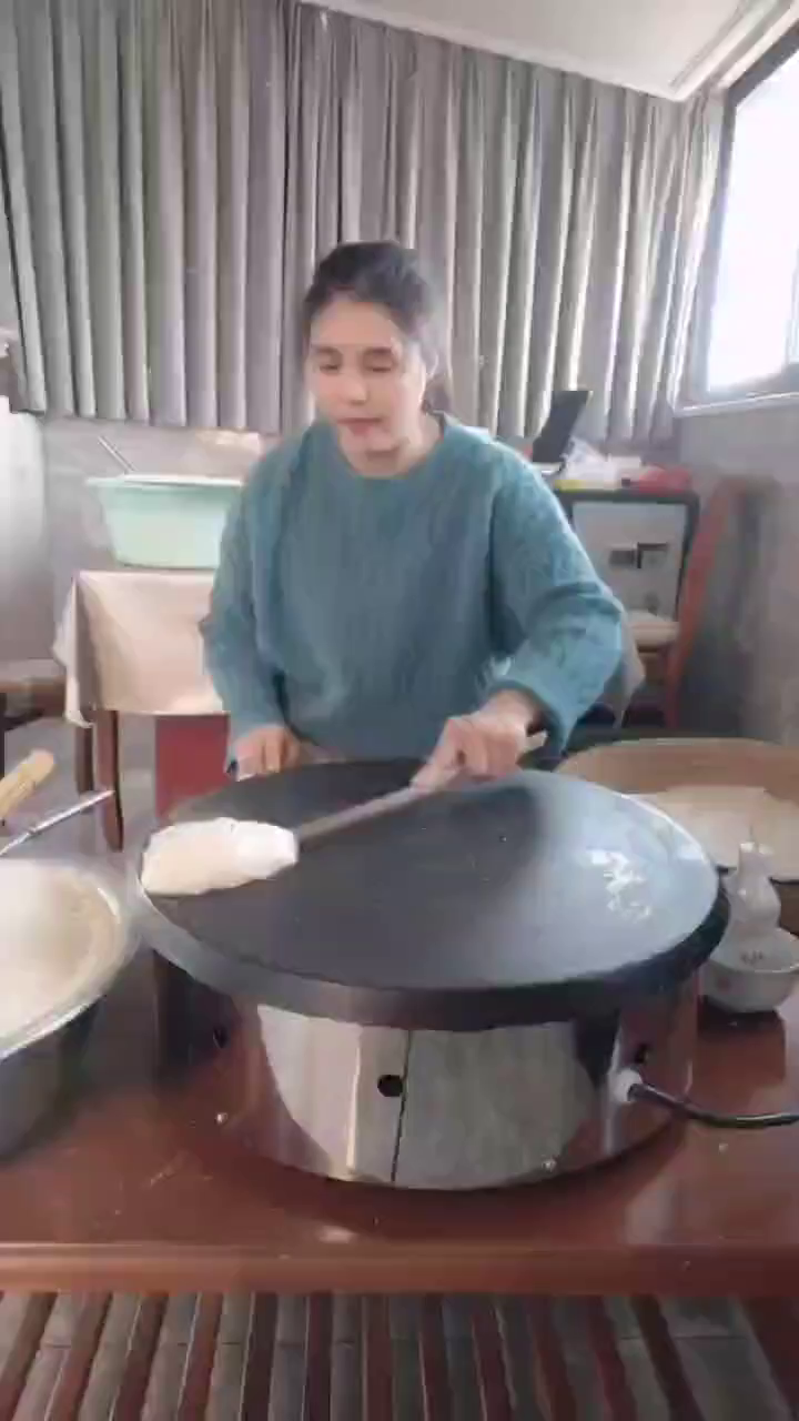 家乡特产美食纯手工大煎饼好吃又美味,童年的味道