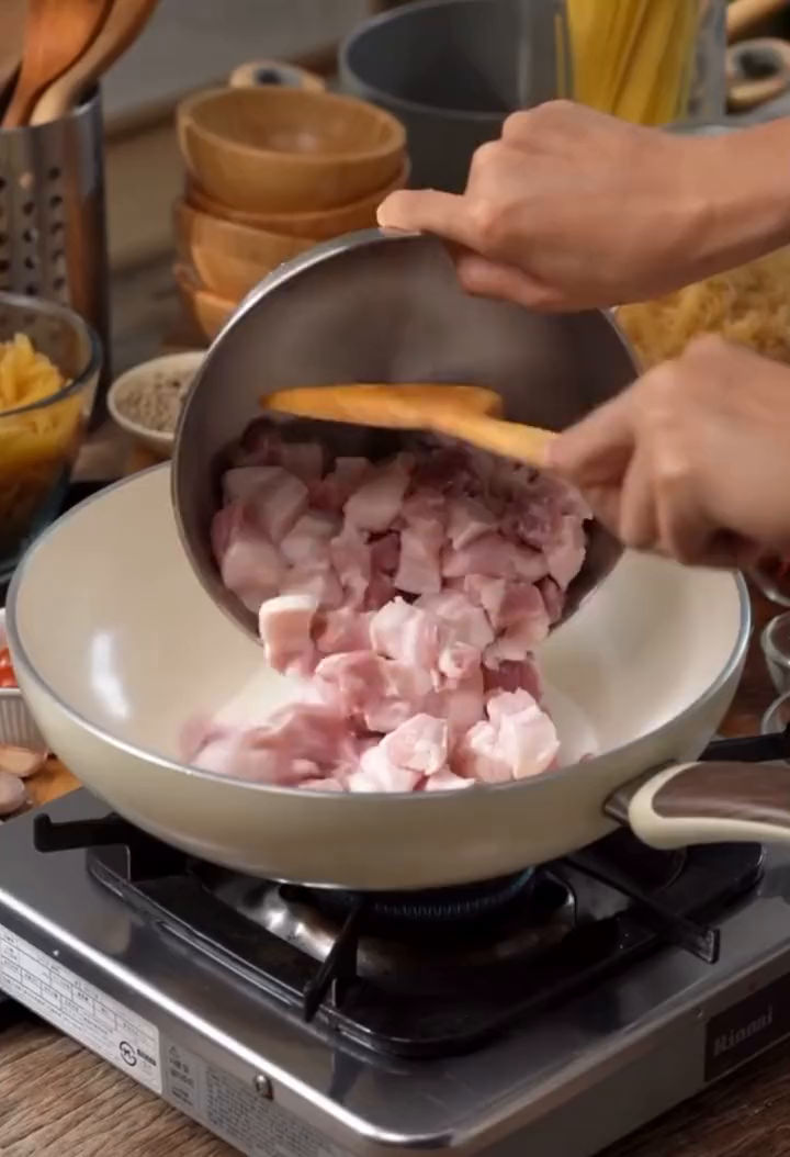 泰国美食炸五花肉辣炒意面,做正宗泰国菜