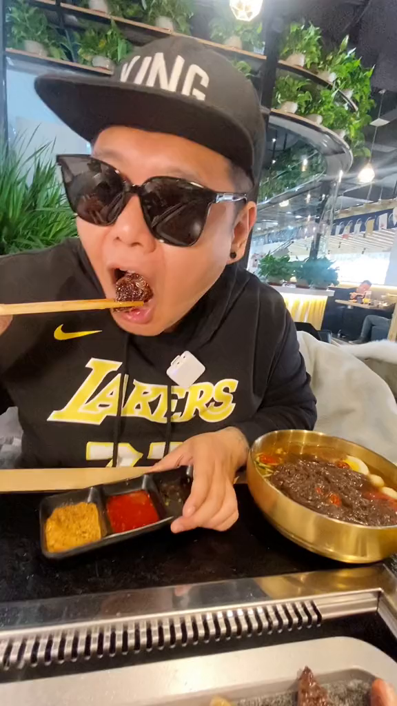 石板上烤肉你吃过吗?牛排美食探店哈哈哈哈哈哈哈