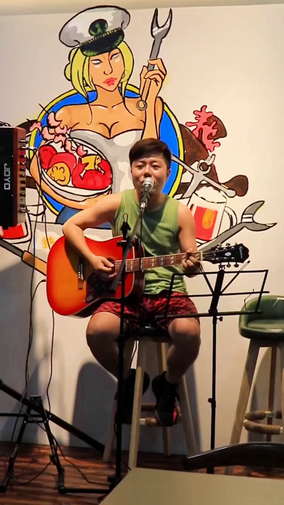 小哥哥一笑,我和炒酸奶,一起被融化惹～夏日炎炎有你真甜