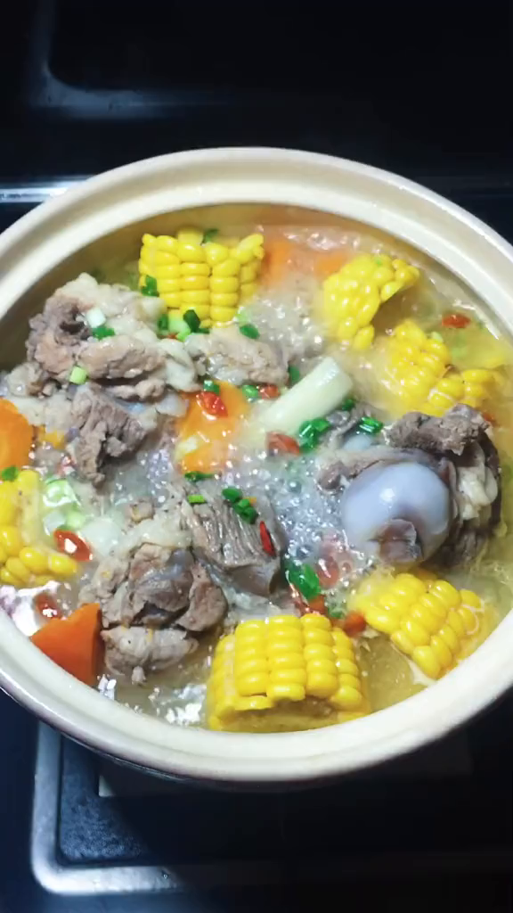 夏季孩子流汗多,多给孩子喝点筒子骨汤