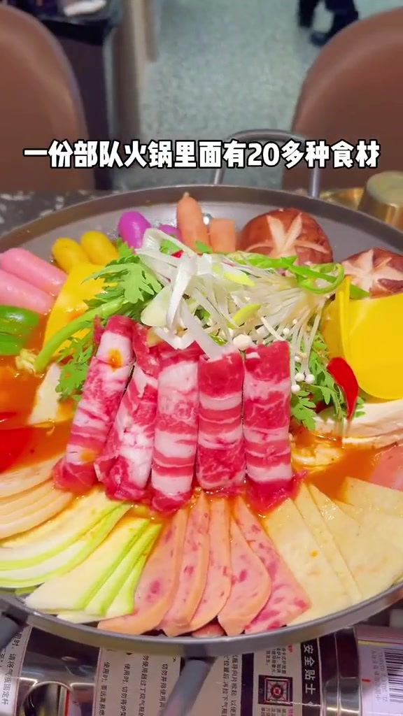 今天来吃美娜创意韩餐啦～熔岩芝士排骨跟部队火锅简直太绝了