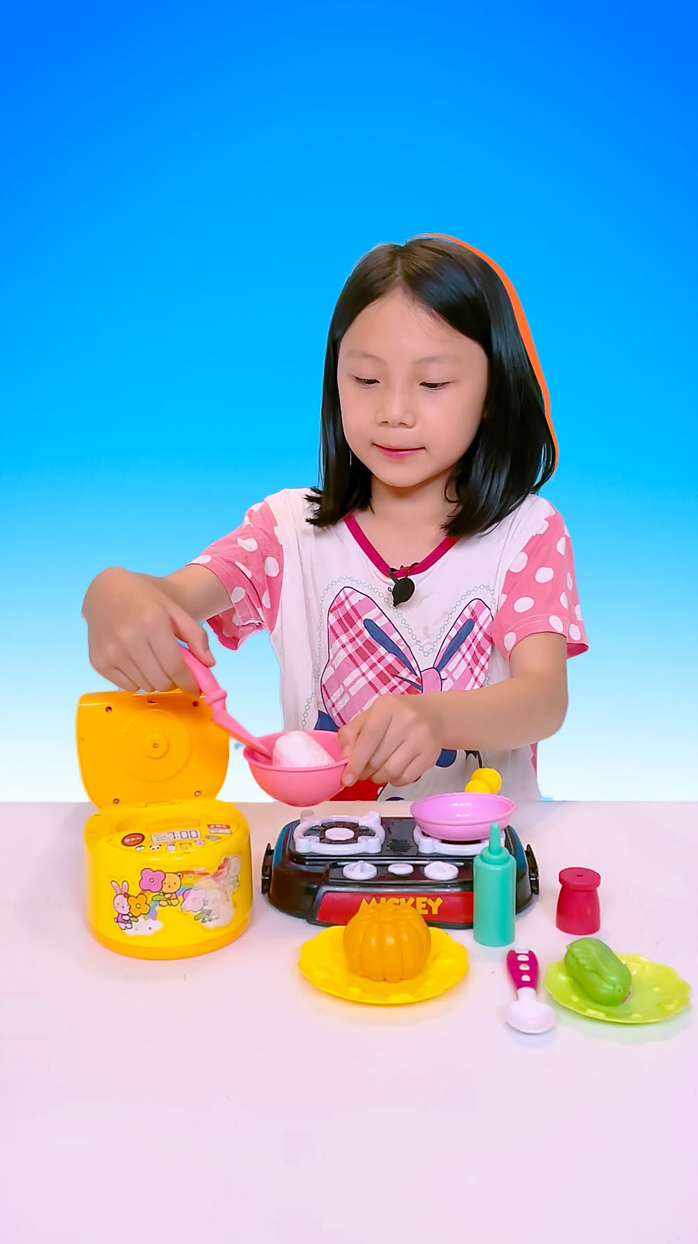 电饭锅做饭,平底锅炒菜,过家家小厨房玩具