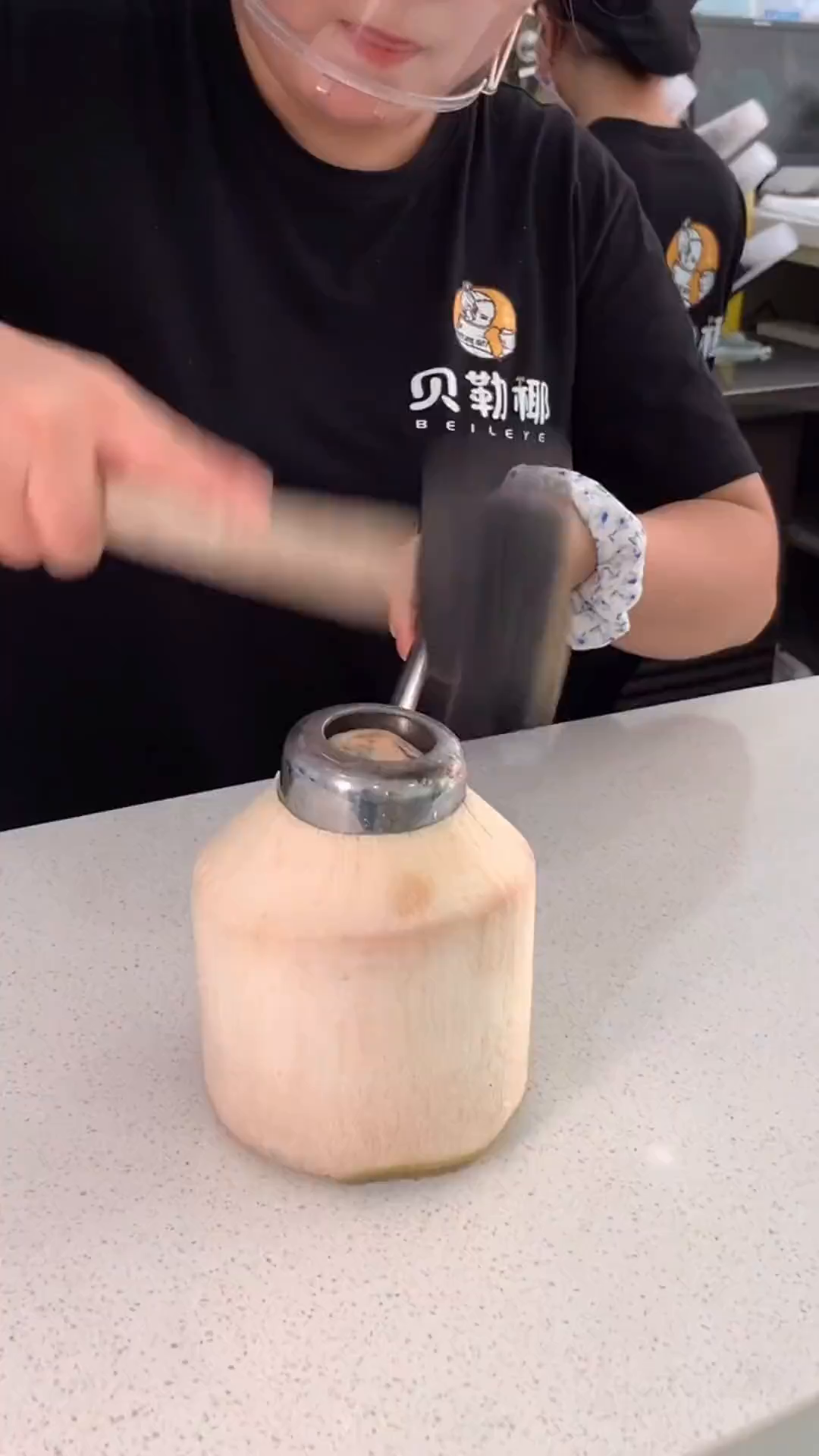 来贝勒椰喝奶茶咯!