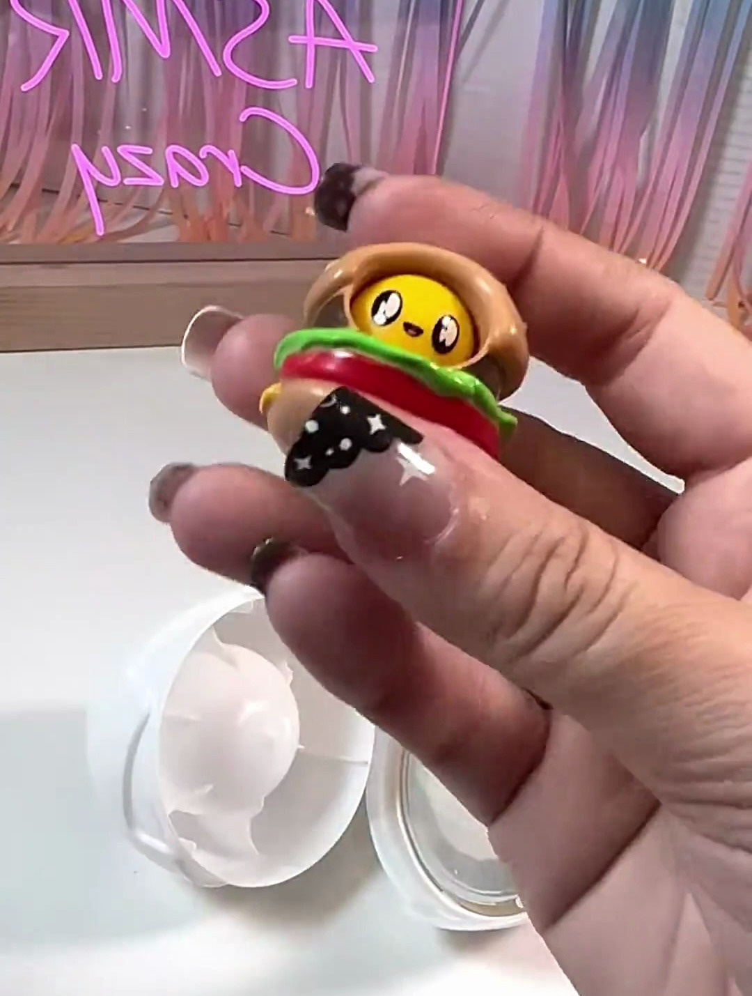 玩具ASMR:拆开汉堡小人中的鸡蛋黄