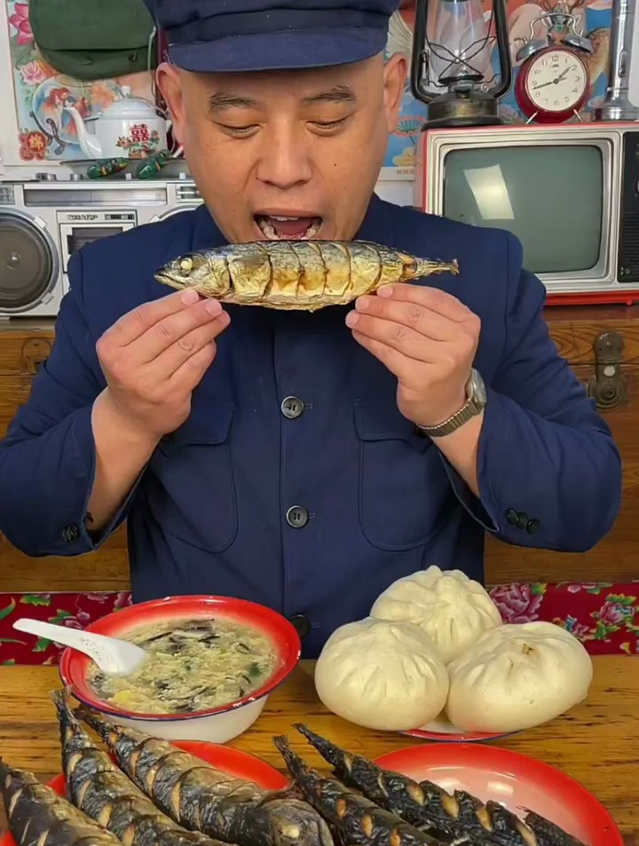 今天做的烤鲅鱼太香了!还有粉条猪肉大包子真好吃