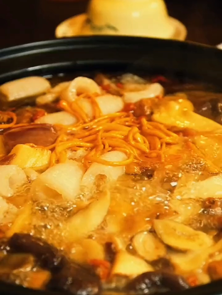 野生菌火锅来啦