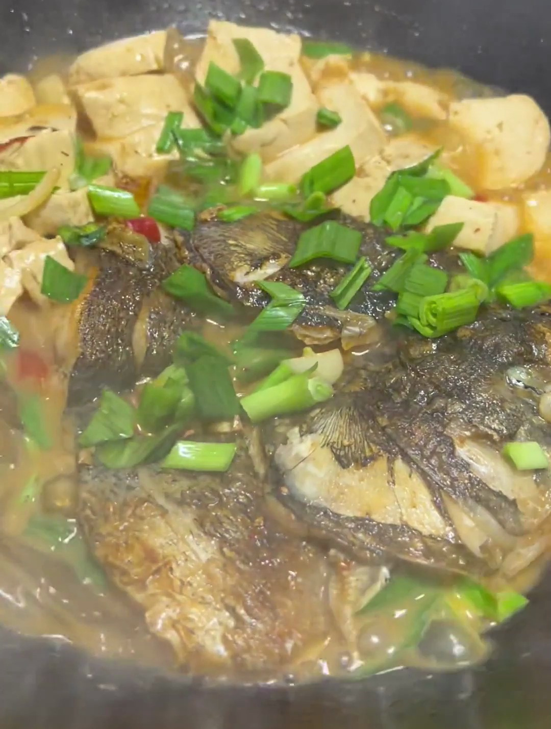 鱼头烧豆腐,太香了