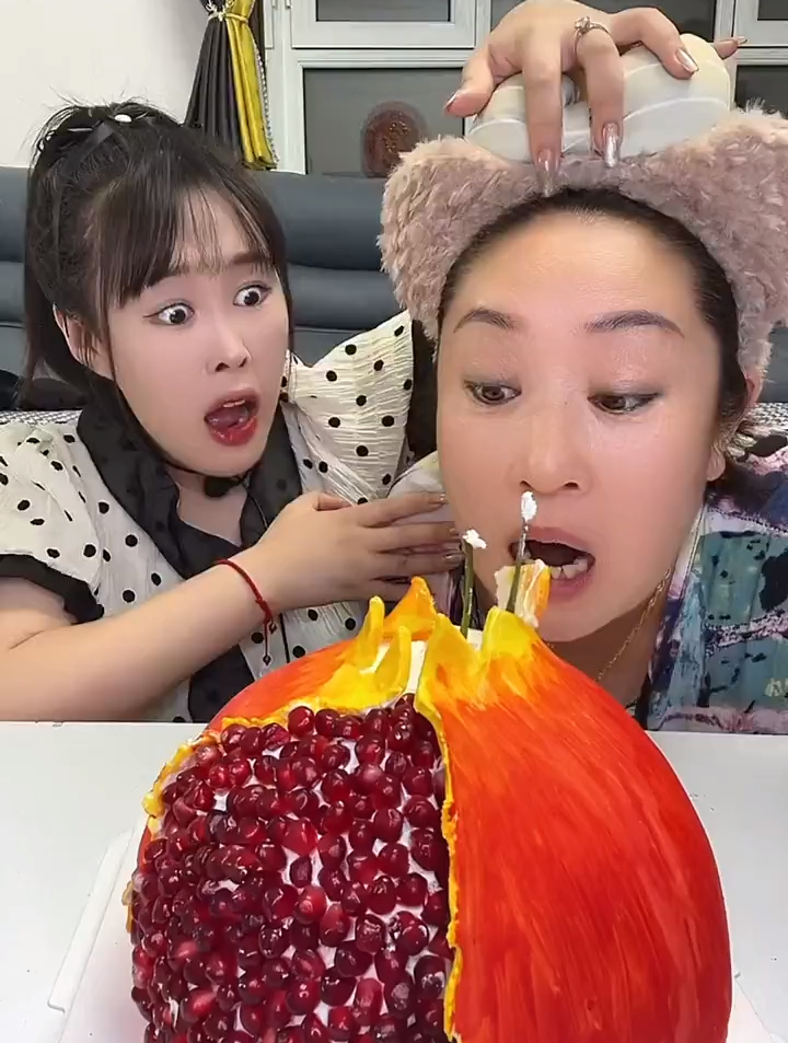 今天吃个红宝石蛋糕!