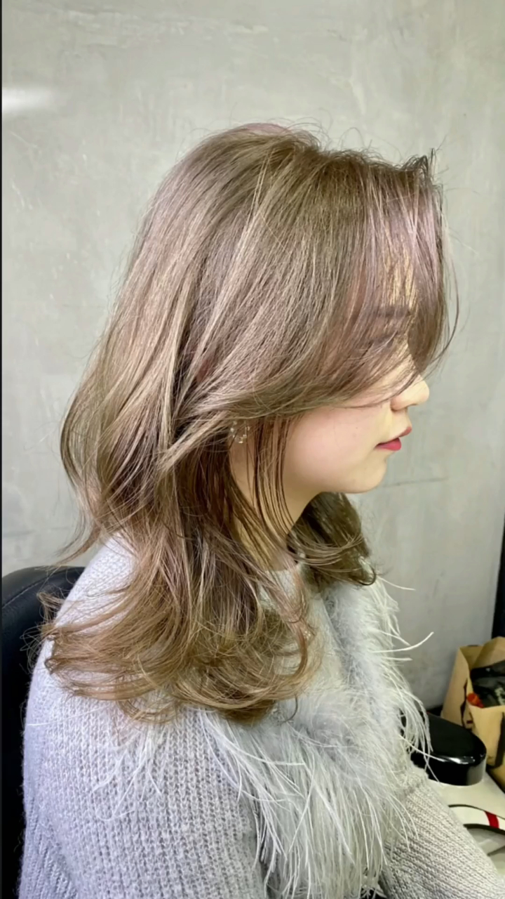 奶茶色应该怎么染呢?