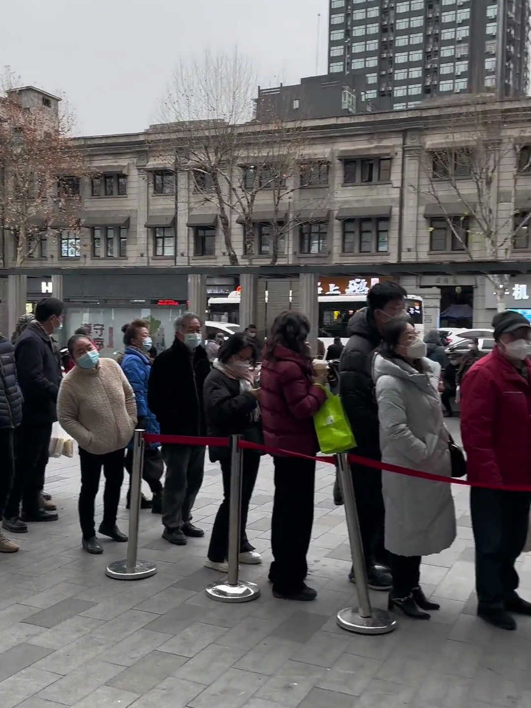 五芳斋一年只卖几天的叠式汤圆开始排长队了