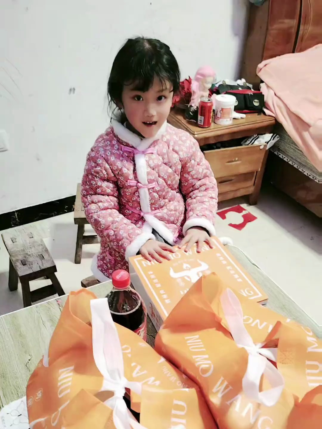 点了牛魔王烤肉,看看女儿口水都快流下来了