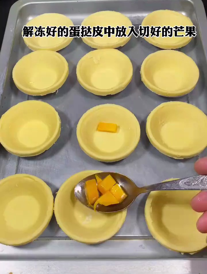 自己在家也能做蛋挞,简单又好吃,而且没有任何添加剂