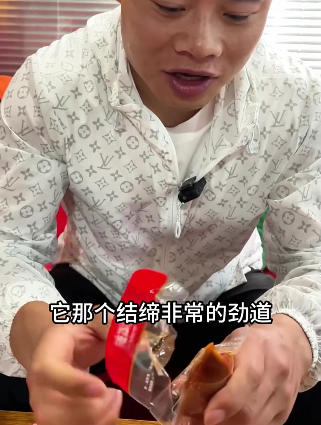 肌肉哥吃猪蹄