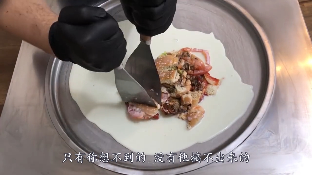 菠萝炒冰是什么味道?老外加酸奶一顿爆炒,一口下去简直了