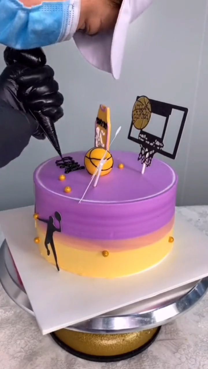 祝福科比43岁生日快乐!国外球迷给科比制作的生日蛋糕,希望科比可以看到