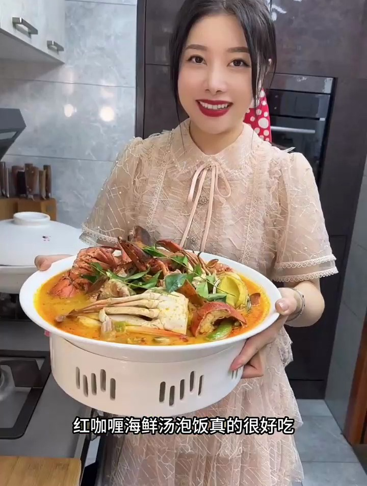 在猪肚子里炖鸡汤,再在鸡肚子里炖鱼汤,又在鱼肚子里炖鸽子汤