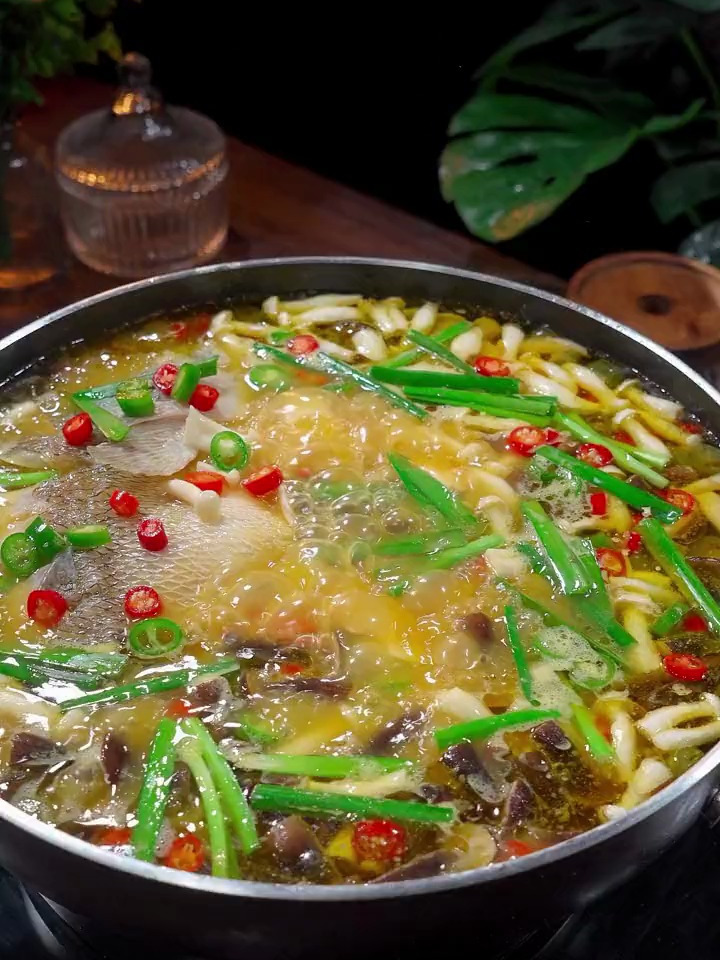 鲜嫩可口的鲜汤鲈鱼