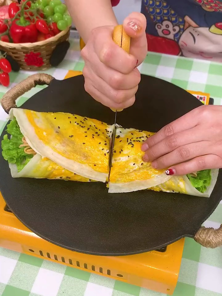 这款铸铁煎饼平底锅,它受热均匀,燃气灶电磁炉都可以用