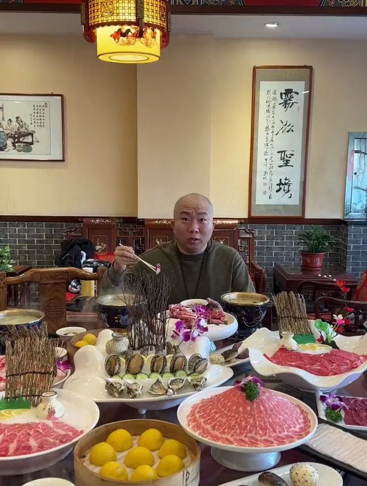 没有什么是一顿火锅解决不了的,如果有就来八旗阁