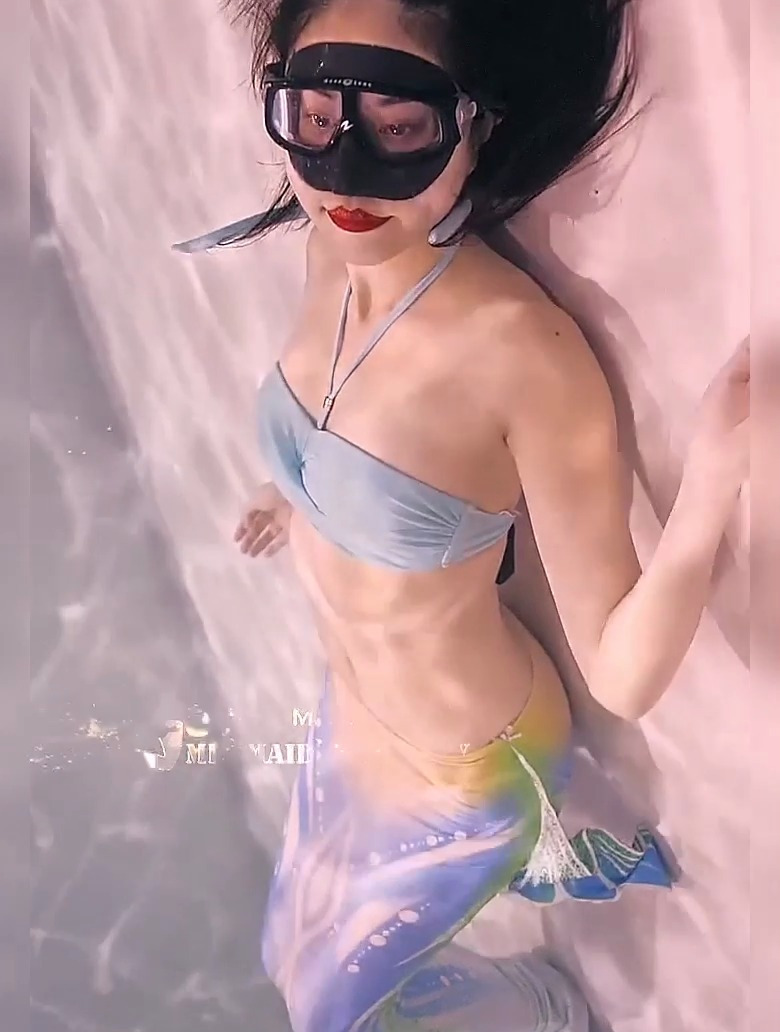 怎么会有这么可爱的人鱼?小姐姐简直就是我的理想型!