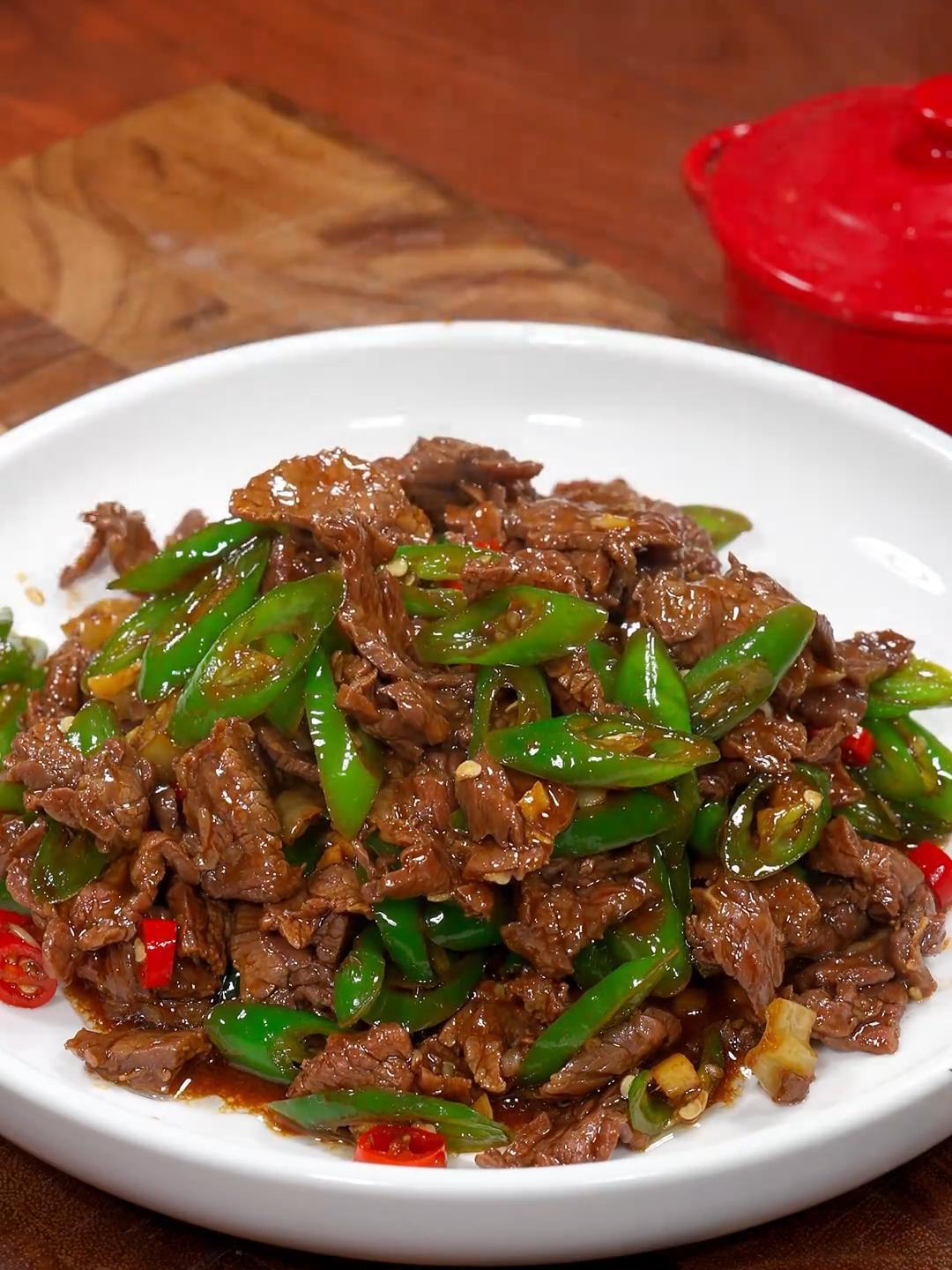 这样做的辣椒炒牛肉滑嫩可口,真的太好吃了