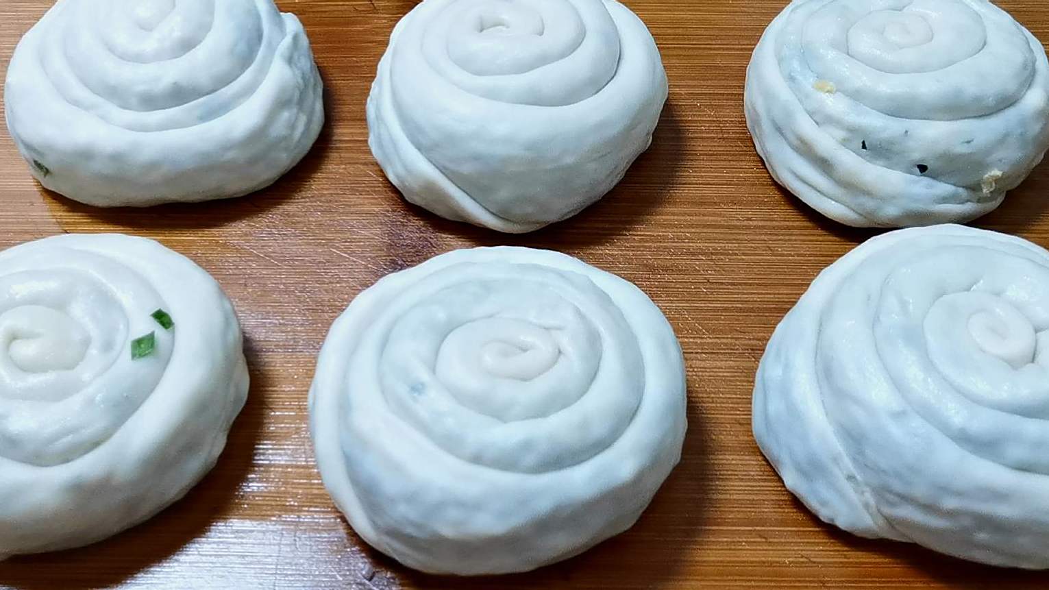 韭菜还在包饺子吗?还在吃就菜盒子吗?  哈哈,看看2020年最新版的韭菜新吃法吧,好吃到停