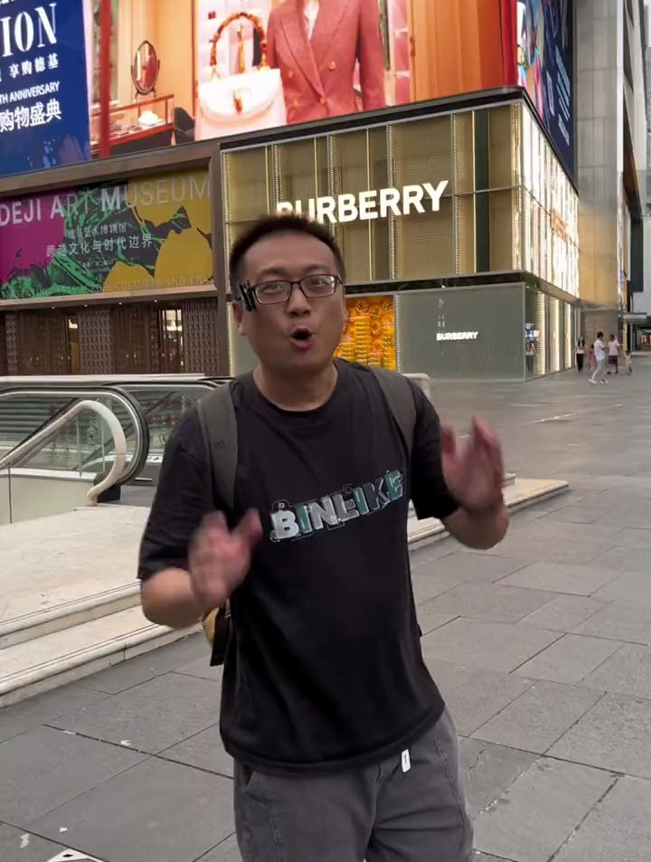 新街口五星级酒店吃龙虾喝啤酒,还有豪华自助餐
