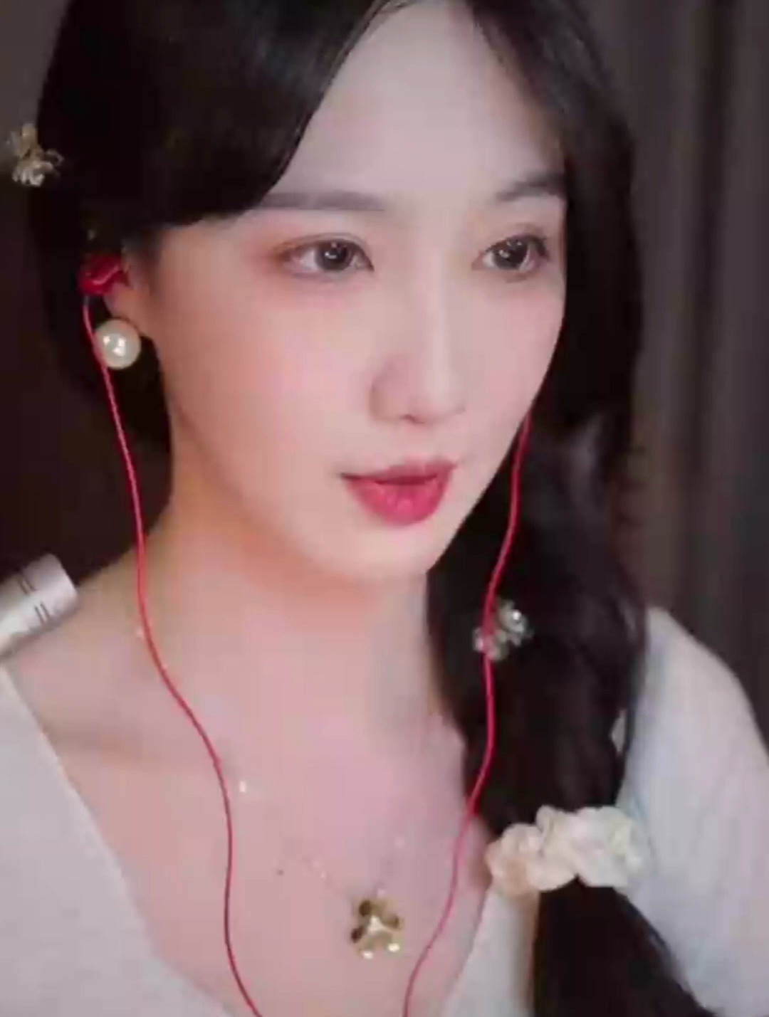 ASMR︱贝拉-助眠 酥麻揉耳朵,敏感催眠发声