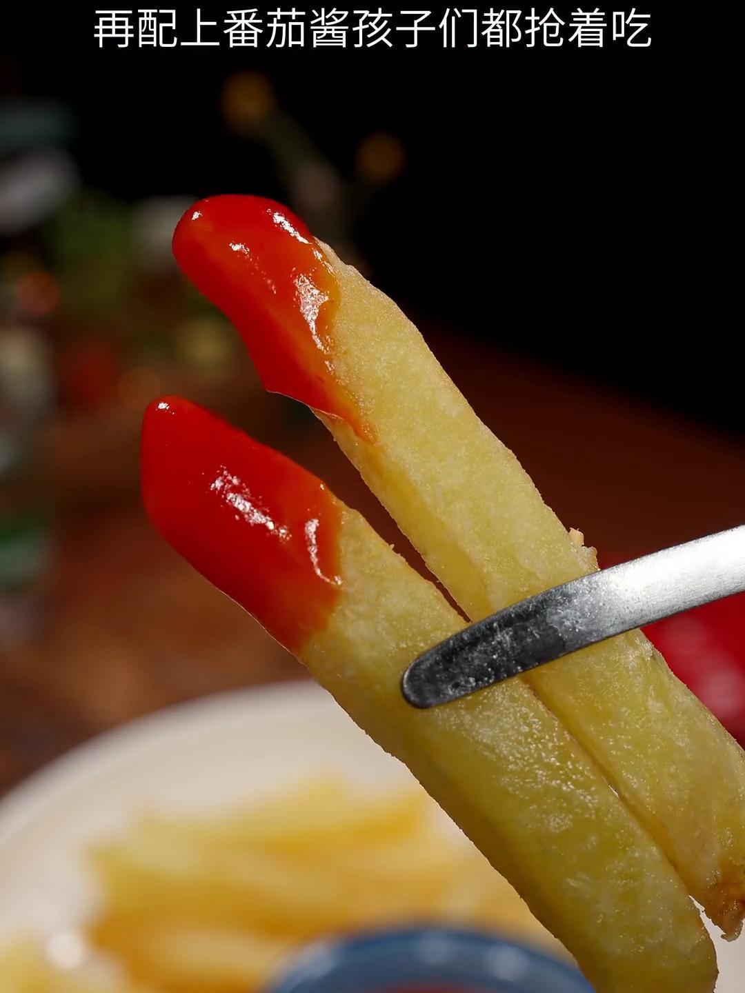 这样做的炸薯条又香又脆,再配上番茄酱,孩子们都抢着吃