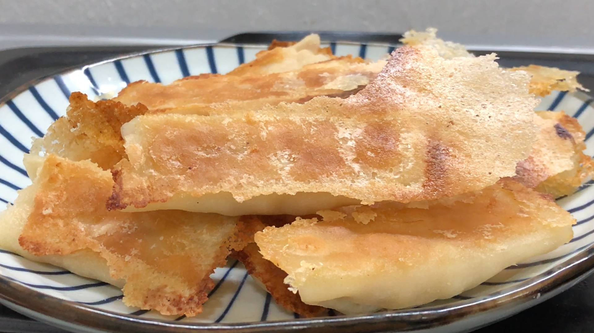 锅贴这样做才好吃，只要学会这两点，个个金黄酥脆，馅料鲜美滑嫩