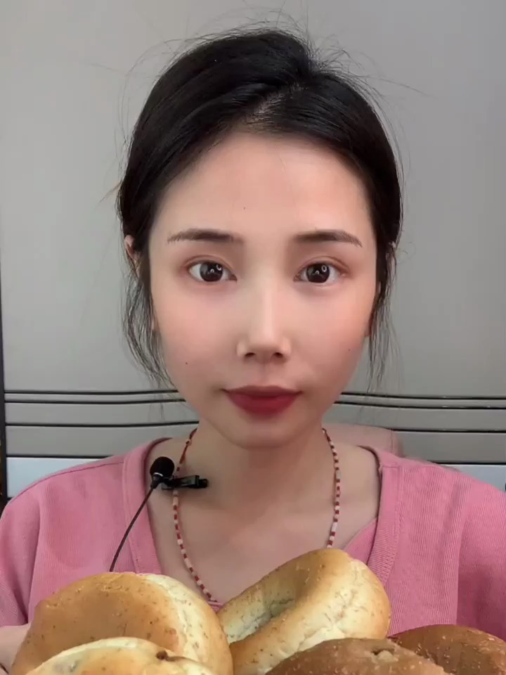 粗粮面包纯牛奶