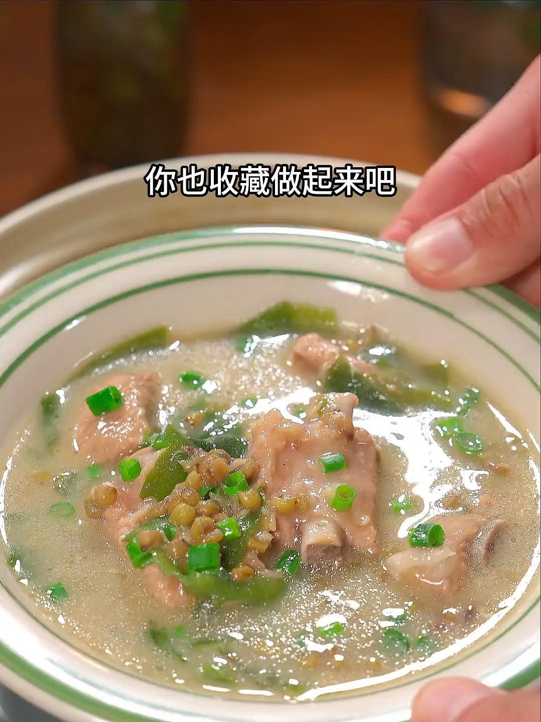 这样炖的绿豆排骨汤汤鲜味美,孩子非常爱喝