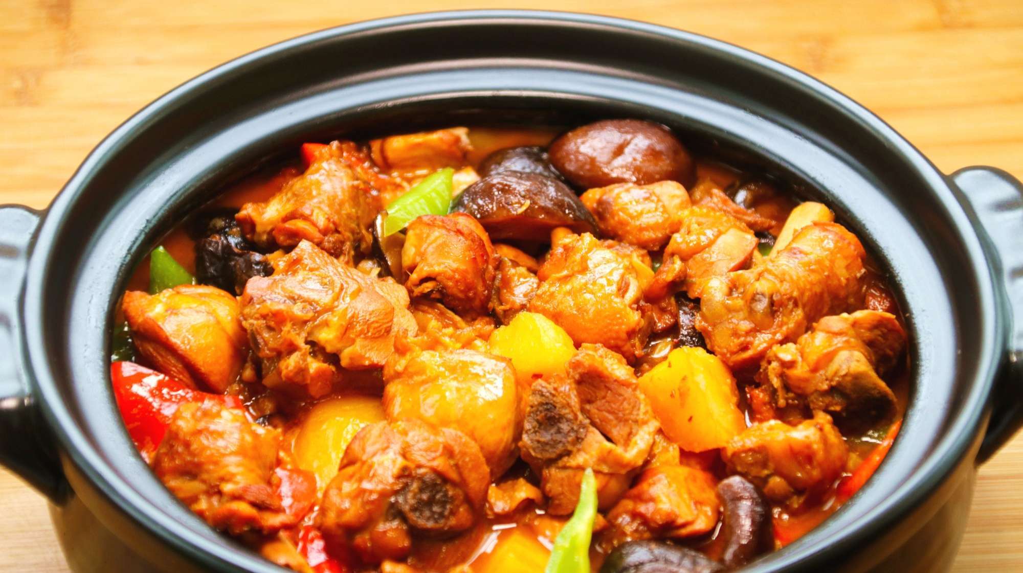 家常黄焖鸡块这个做法才好吃，教你秘制小妙招，肉嫩汤鲜超下饭