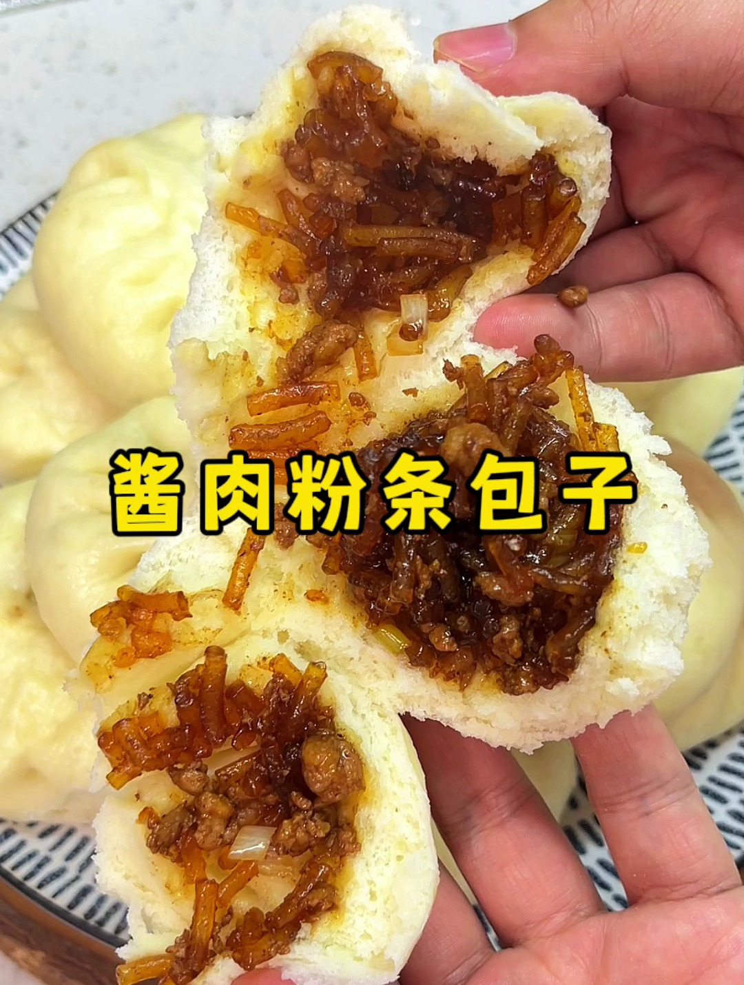 大厨分享酱肉粉条包子的做法,皮薄馅大,真的太好吃了