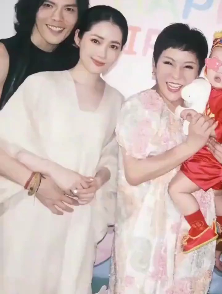 同样都是嫁入豪门,郭碧婷仅用一场生日宴打了黄圣依的脸