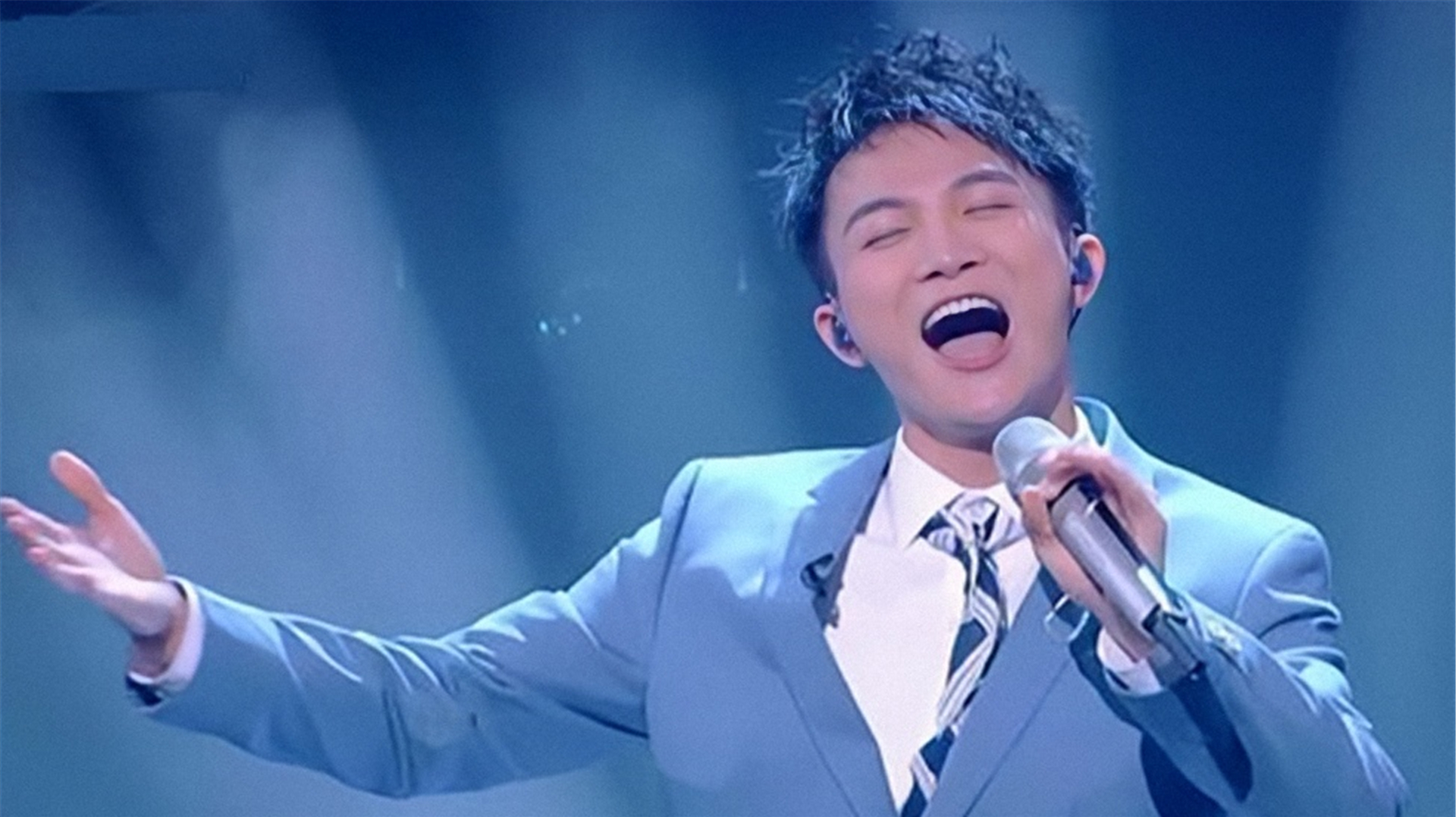 中国好声音:周深演唱《大鱼》,现场震撼人心的天籁之声美到哭