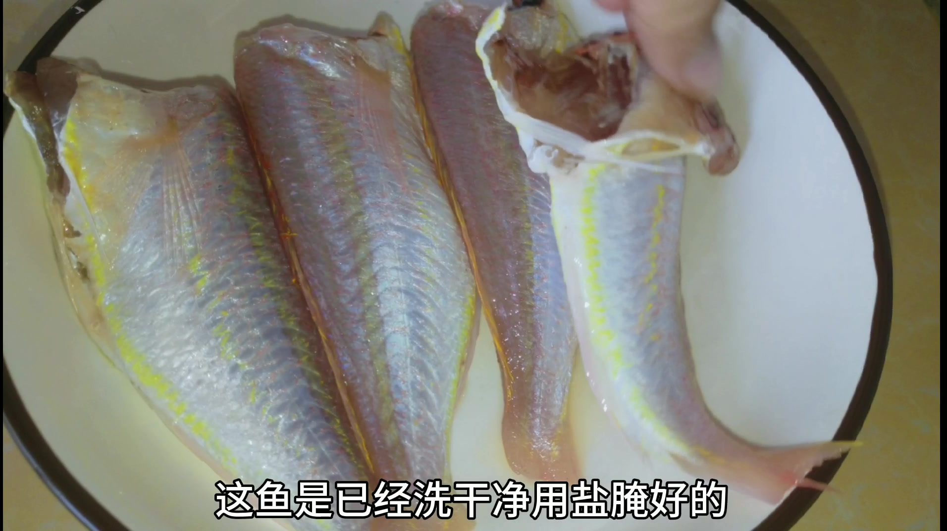这才是香煎红杉鱼的正确做法,鱼肉鲜嫩入味,而且还不粘锅