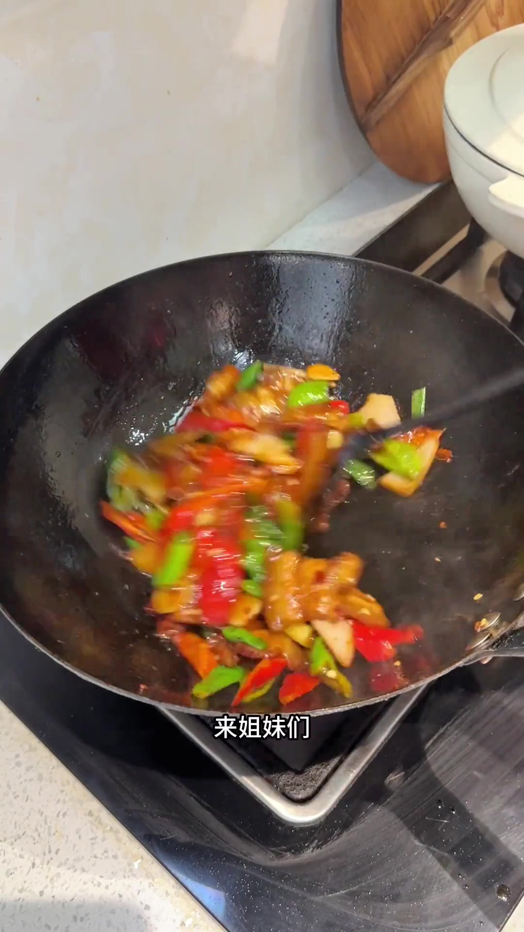 老妈的拿手菜小炒回锅肉,真的很香很好吃