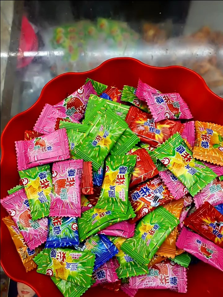 还记得小时候的深水炸弹和白象方便面吗?吃过的估计都结婚了吧