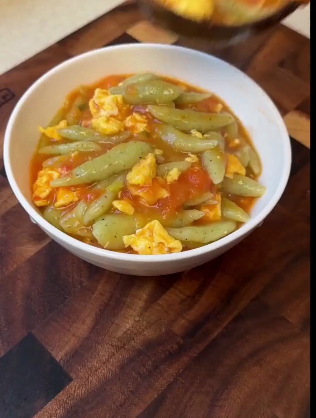 姥姥做的菠菜剪刀面超好吃!大人小孩都好这口～
