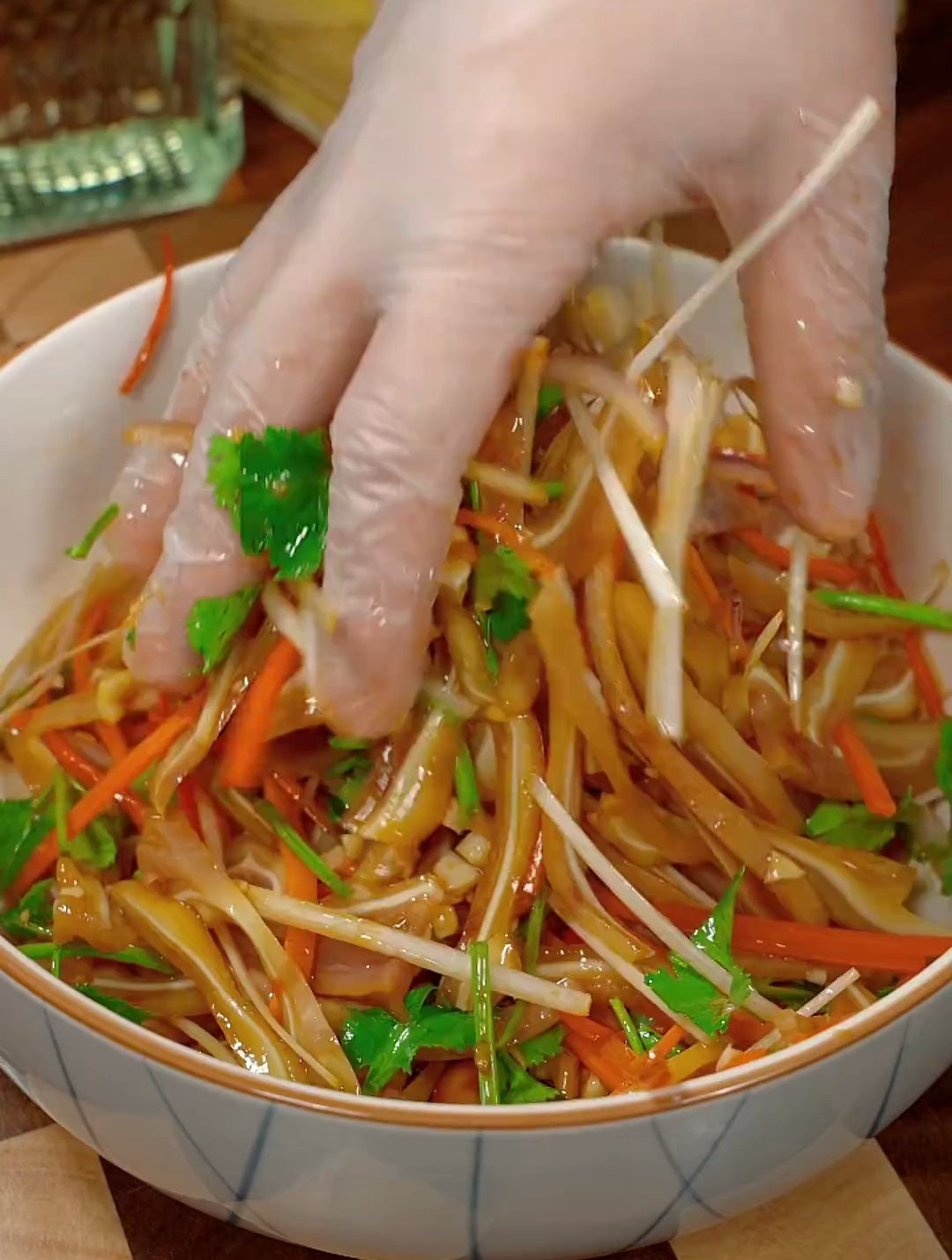 年夜饭第二道菜,凉拌耳丝!