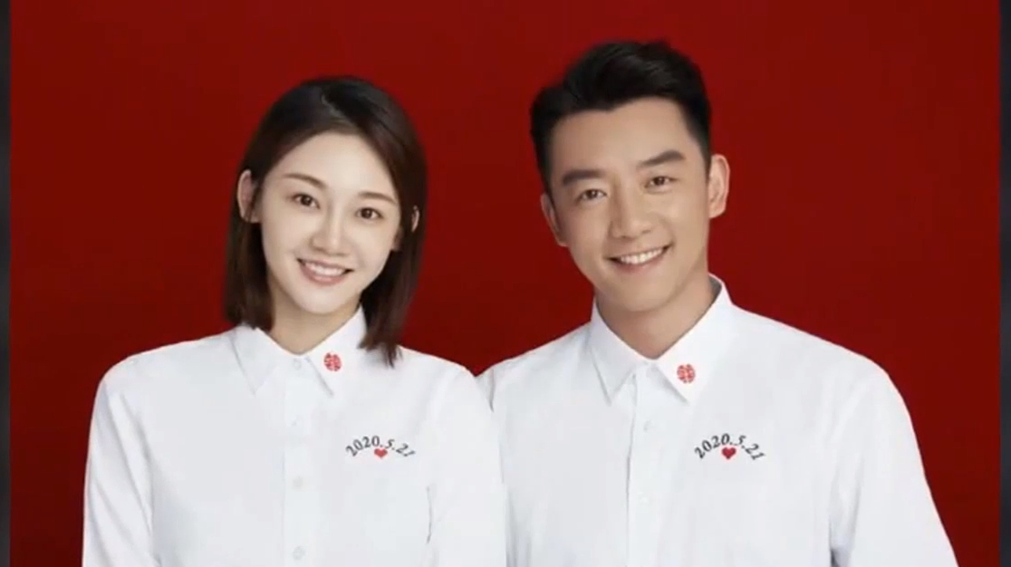 苗苗挺孕肚看郑恺打球,衣着宽松不停抚摸小腹,走路慢悠悠