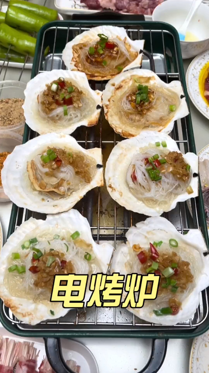 有了它不用出门在家一样能吃小烧烤 烤串和煎肉都可以 电烤炉
